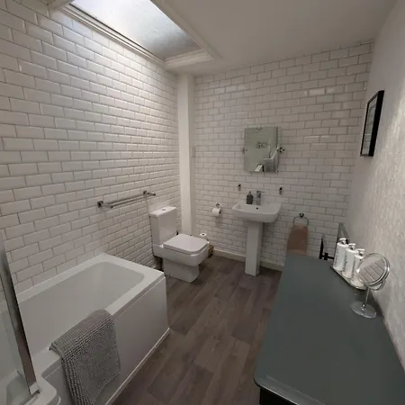 Two For Larger Group Apartment Pickering