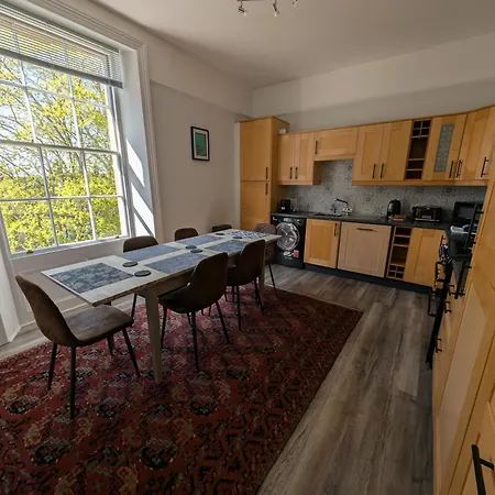 Two For Larger Group Apartment *