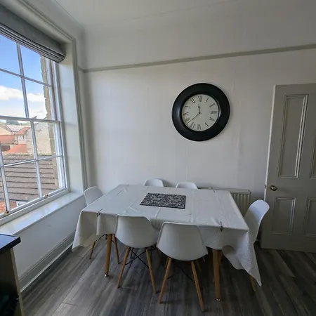 Two For Larger Group 피커링