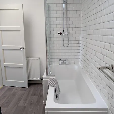 아파트 Two For Larger Group *