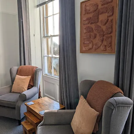 아파트 Two For Larger Group *